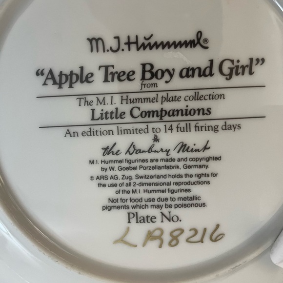 ❣️🆕M.J. Hummel Apple Tree Boy and Girl Collectors Plate❣️ - Picture 4 of 5